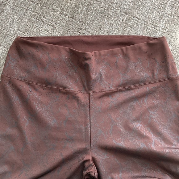 Simply Vera Vera Wang Snake Print Leggings - Picture 7 of 8